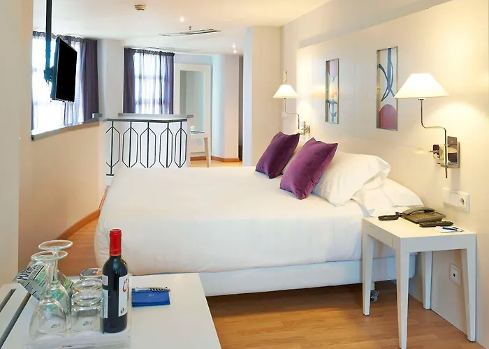 Mejores hoteles en Avenida de las Cortes Valencianas