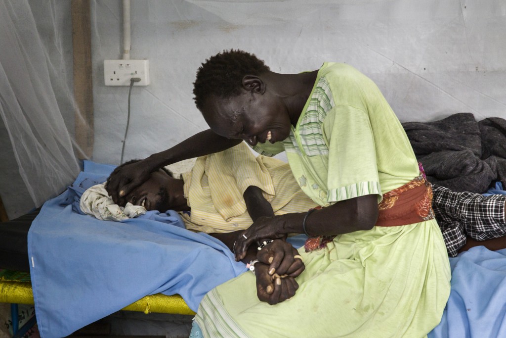 Mata la guerra, mata el desplazamiento, matan las enfermedades. En este hospital de Médicos Sin Fronteras, al menos se pueden tratar las enfermedades. Así se salvan vidas.